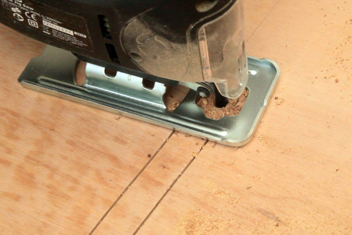 DIY Plywood Magazine Stand - Step #6 Cutting out the slot