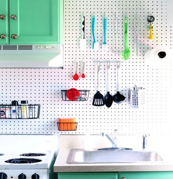 21 Kitchen Backsplash Ideas and Design Tips || The Ultimate Creative Guide: #3 Pegboard kitchen backsplash