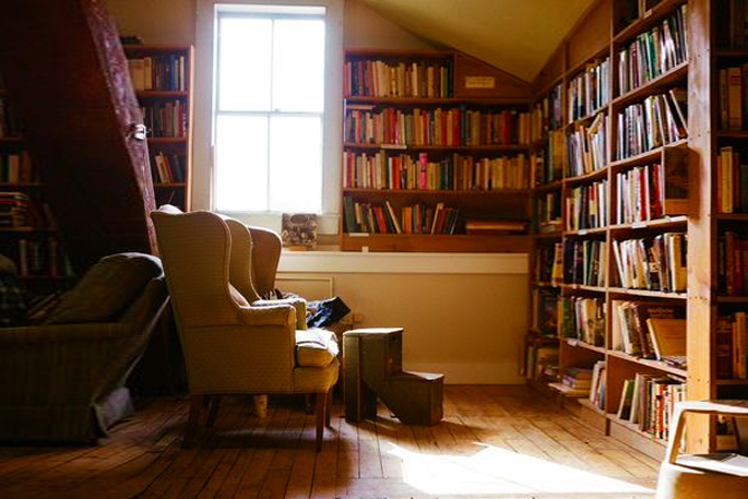 Attic Rooms - 11 Different Conversion Ideas: #3 Cocooned in Your Own Reading Nook and Library