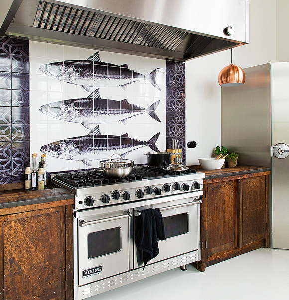 21 Kitchen Backsplash Ideas and Design Tips || The Ultimate Creative Guide: #5 Graphic tile kitchen backsplash