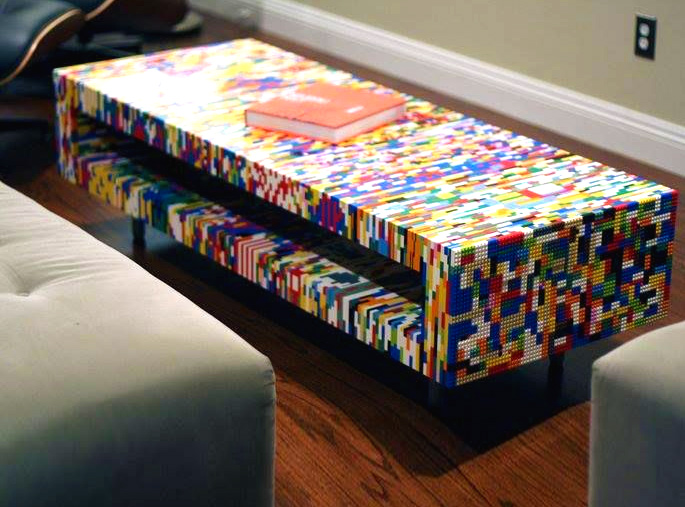 21 Insanely Cool DIY LEGO Furniture and Home Decor Creations: #6 Coffee table