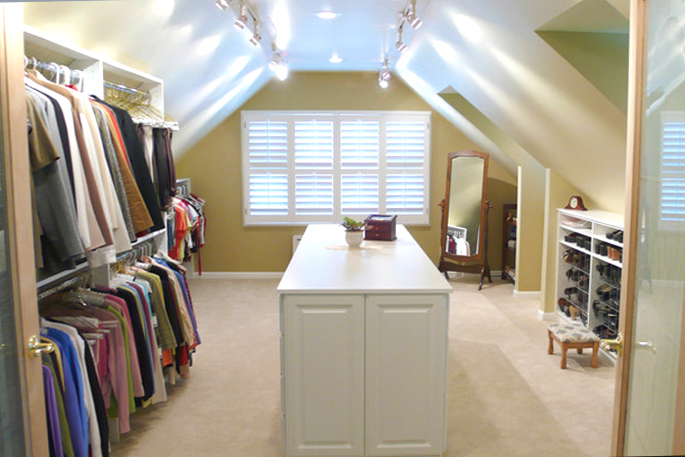 Attic Rooms - 11 Different Conversion Ideas: #7 A Whole Room As A Walk In Closet