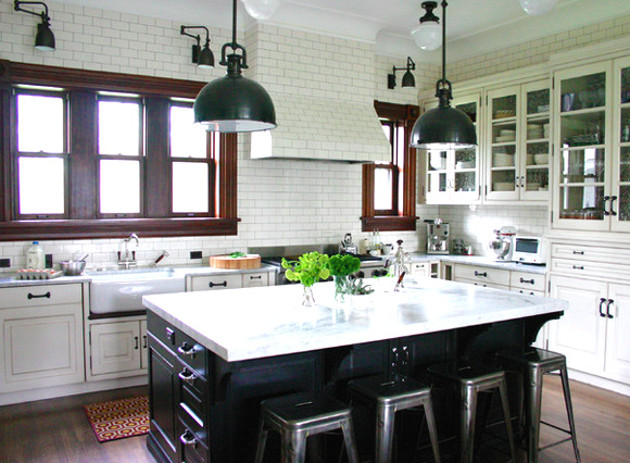 21 Kitchen Backsplash Ideas and Design Tips || The Ultimate Creative Guide: #8 Subway tile kitchen backsplash