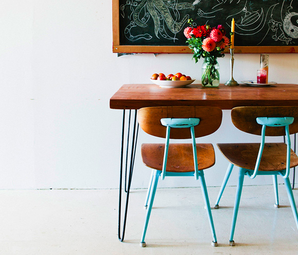 One Day Builds: 9 Simple and Easy DIY Projects Using Hairpin Legs: #9 A hairpin leg dining table