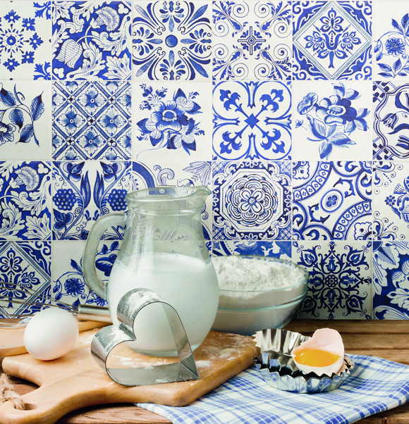 21 Kitchen Backsplash Ideas and Design Tips || The Ultimate Creative Guide: #10 Blue Delft tiles