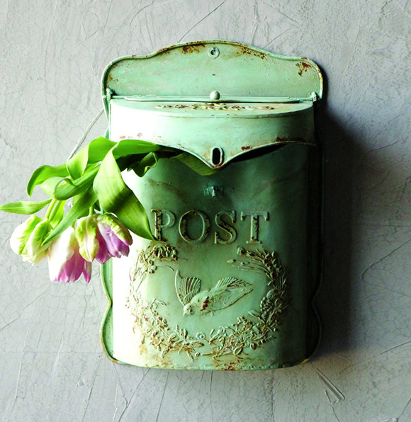 What Vintage Home Decor Pieces Can You Buy For Under $12? Splurge Item #1 Tin mail box
