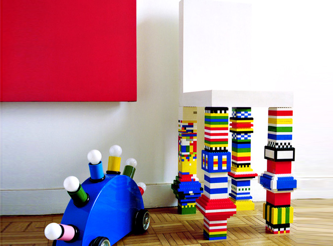 21 Insanely Cool DIY LEGO Furniture and Home Decor Creations: #19 LEGO chair legs