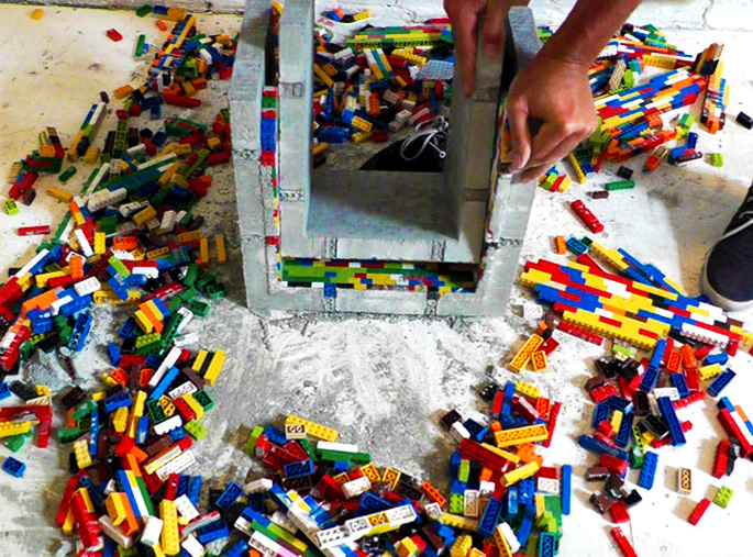 21 Insanely Cool DIY LEGO Furniture and Home Decor Creations: BONUS DIY concrete nesting tables made using LEGOs