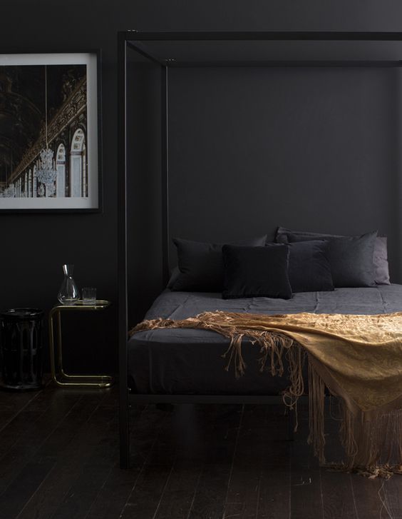 Black and gold bedroom ideas