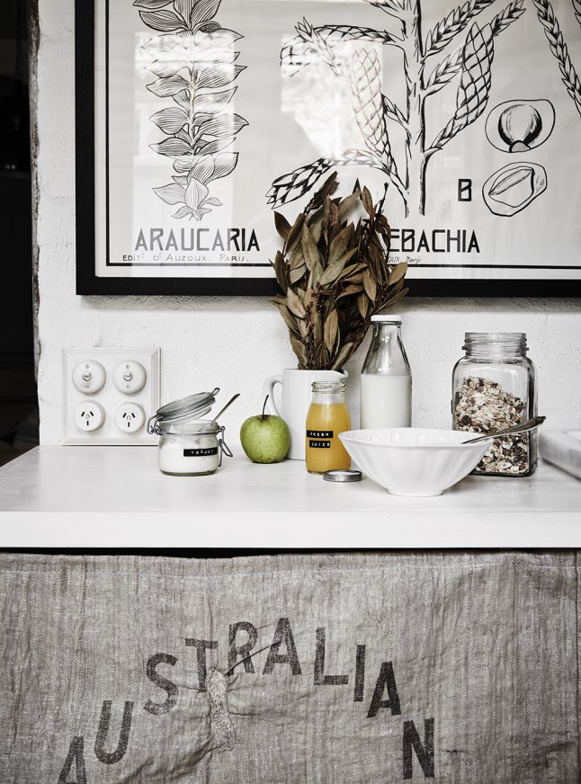 PASSPORT: Vintage One Bedroom Melbourne Apartment Tour - Kitchen