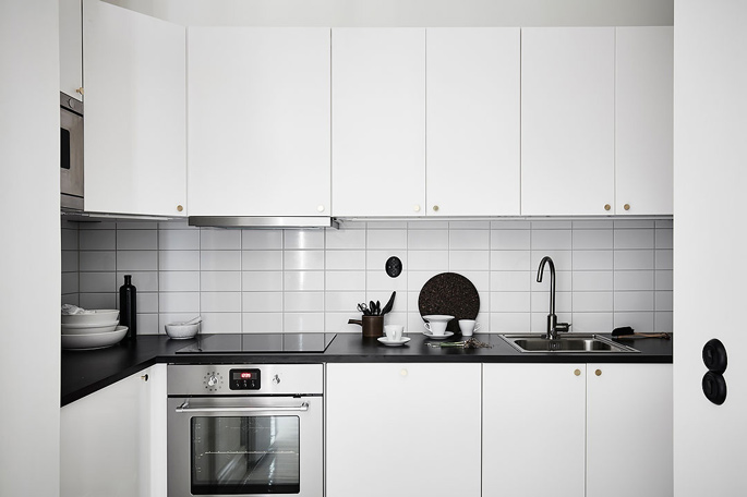 PASSPORT: 32B Scandinavian Apartment Tour, Goteborg, Sweden - Black and White Kitchen