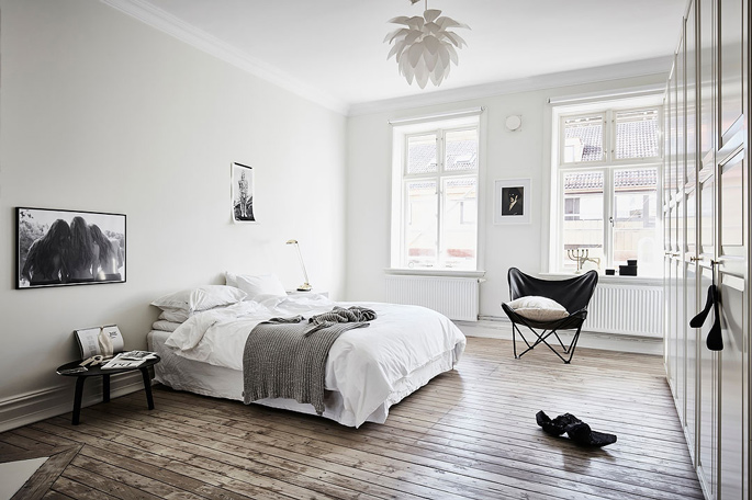 PASSPORT: 32B Scandinavian Apartment Tour, Goteborg, Sweden - Black and White Bedroom