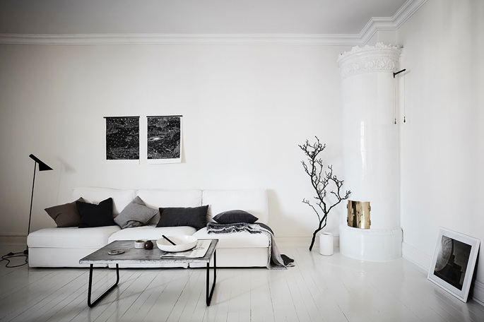 PASSPORT: 32B Scandinavian Apartment Tour, Goteborg, Sweden - Black and White Living Room
